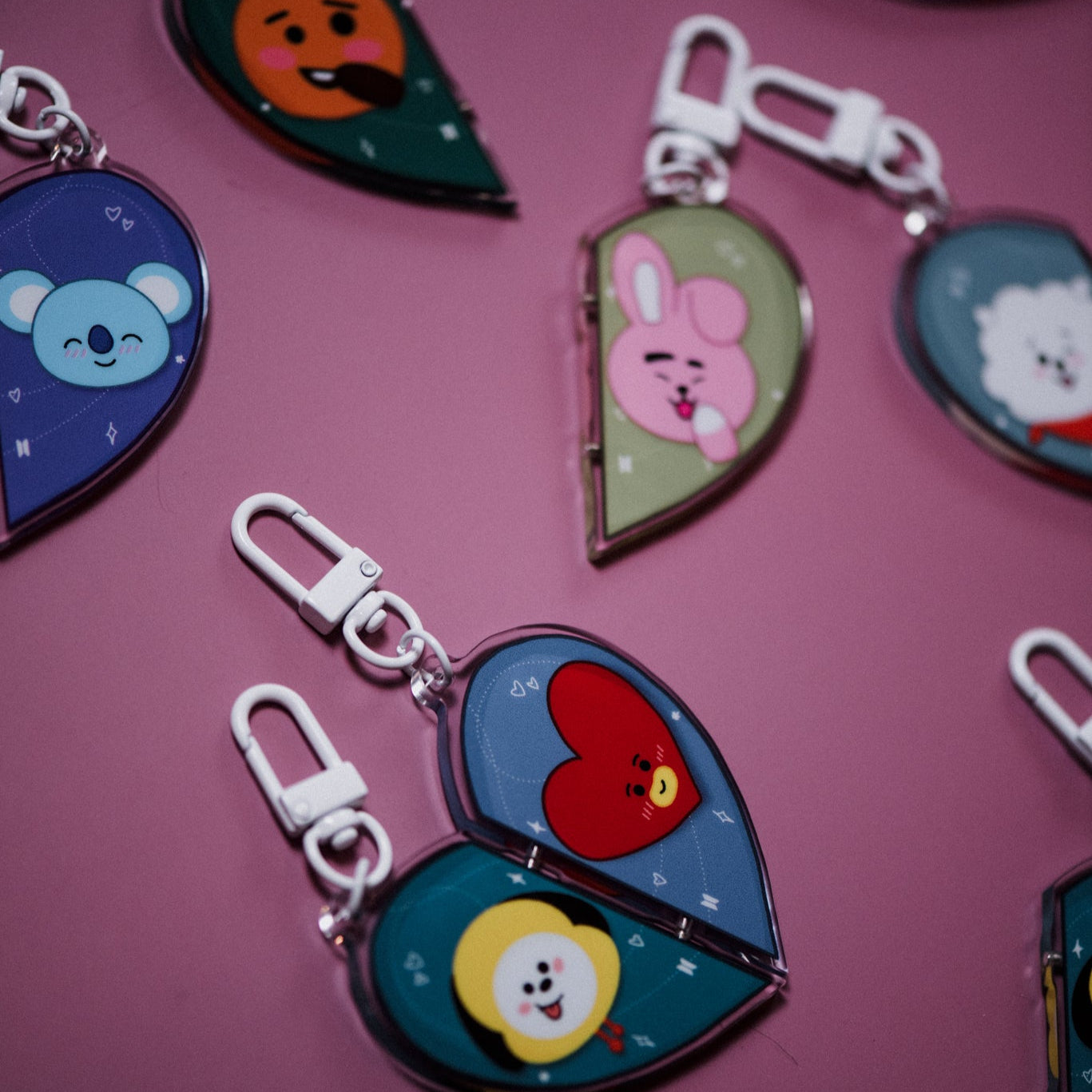 ⟡ Pre-Order ⟡ BT21 Magnetic Heart Keychain