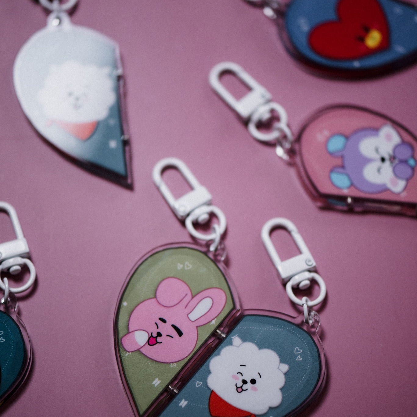 ⟡ Pre-Order ⟡ BT21 Magnetic Heart Keychain